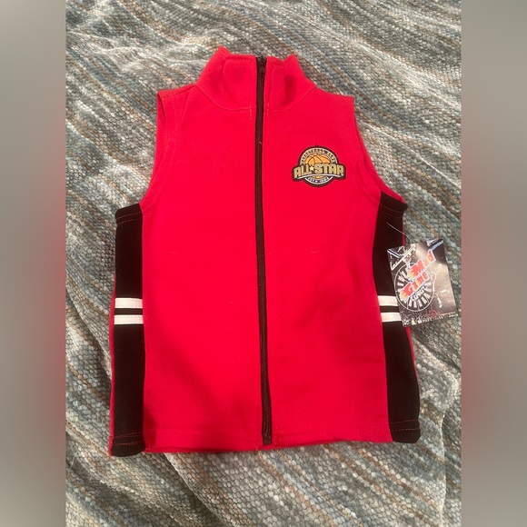 Boys Size 4 - Sweatsuit 3 piece set. Long Sleeve Sweatshirt, Sweatpants, & Vest. - Picture 6 of 14